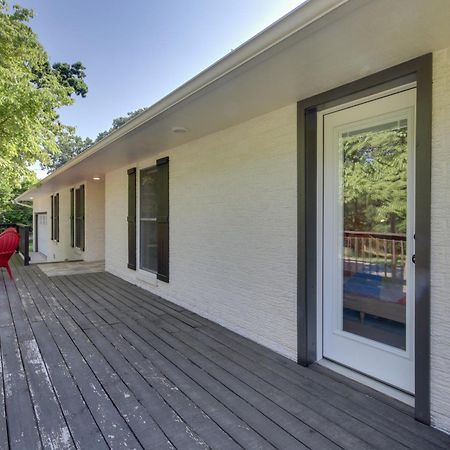 Sunny And Chic Retreat With Spacious Yard And Patio! เบนตันวิลล์ ภายนอก รูปภาพ