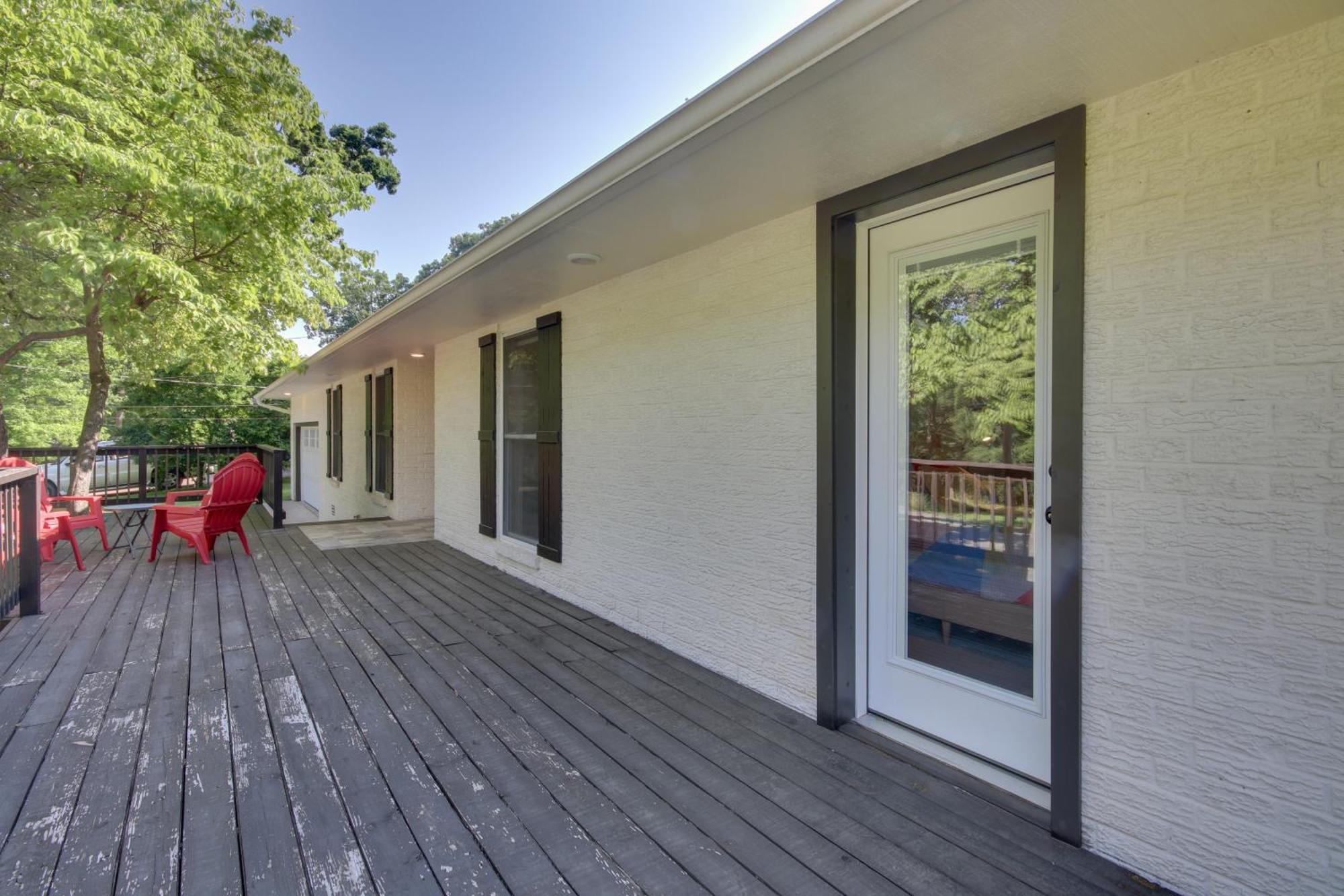 Sunny And Chic Retreat With Spacious Yard And Patio! เบนตันวิลล์ ภายนอก รูปภาพ