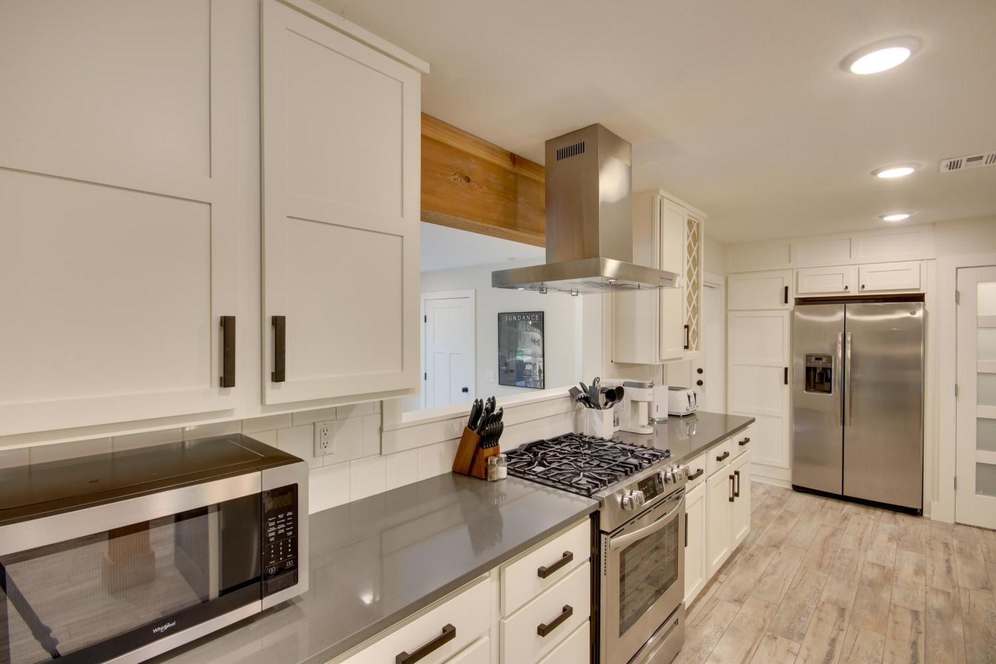 Sunny And Chic Retreat With Spacious Yard And Patio! เบนตันวิลล์ ภายนอก รูปภาพ