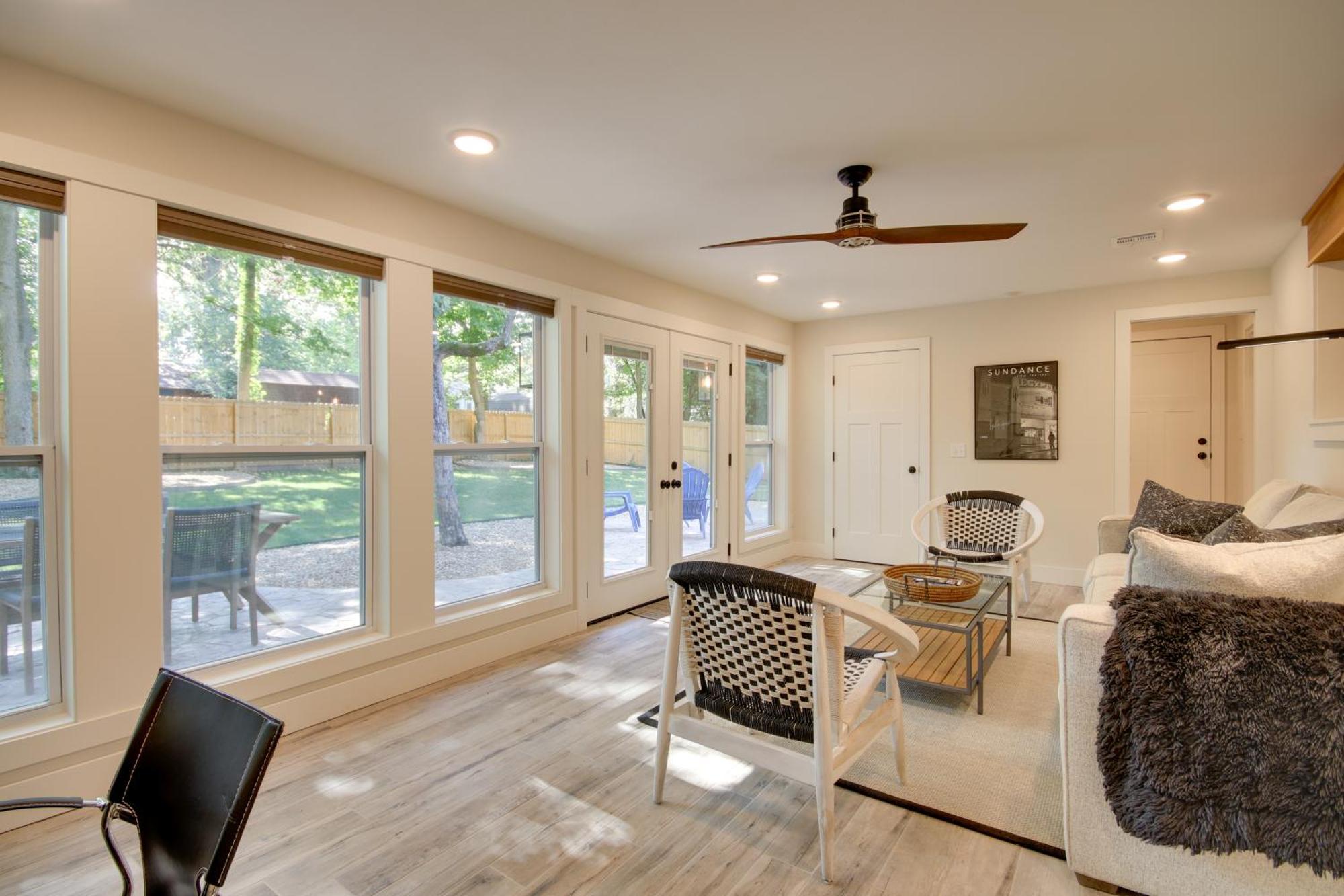 Sunny And Chic Retreat With Spacious Yard And Patio! เบนตันวิลล์ ภายนอก รูปภาพ