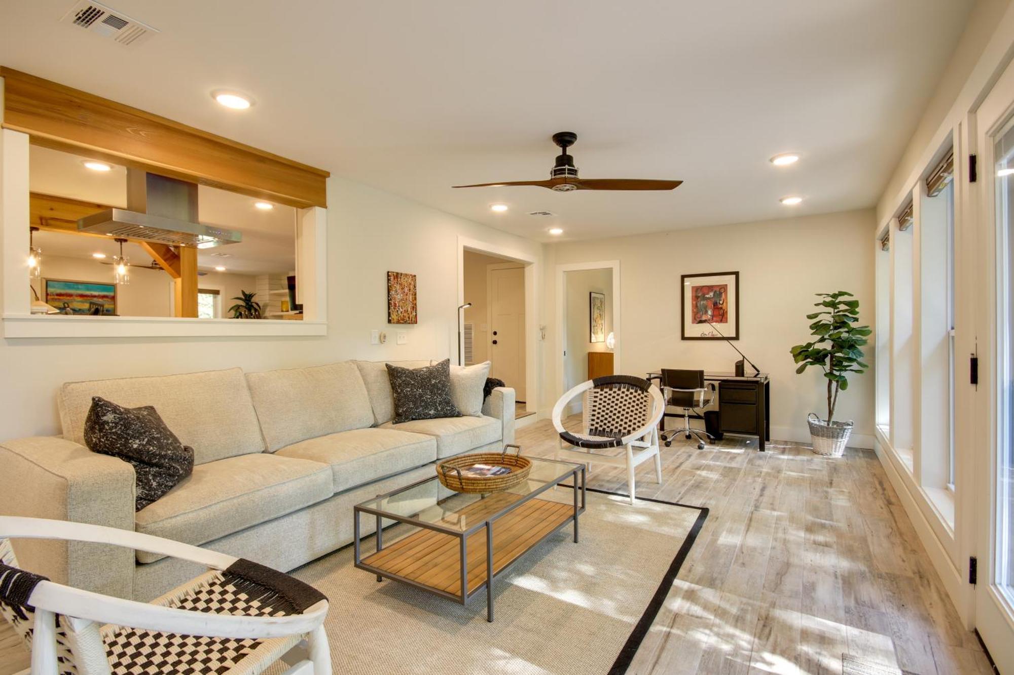 Sunny And Chic Retreat With Spacious Yard And Patio! เบนตันวิลล์ ภายนอก รูปภาพ