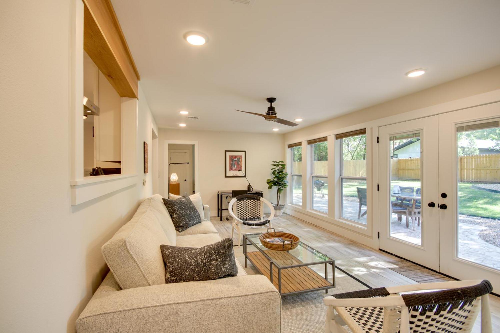 Sunny And Chic Retreat With Spacious Yard And Patio! เบนตันวิลล์ ภายนอก รูปภาพ