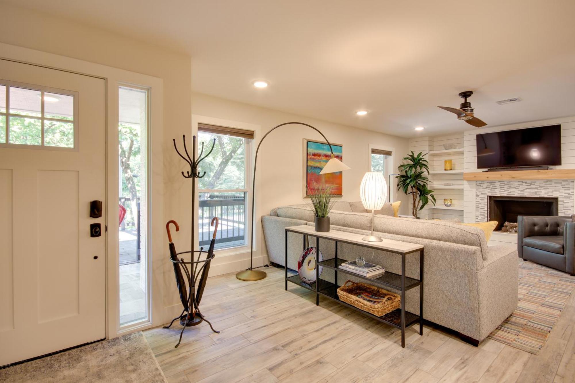 Sunny And Chic Retreat With Spacious Yard And Patio! เบนตันวิลล์ ภายนอก รูปภาพ