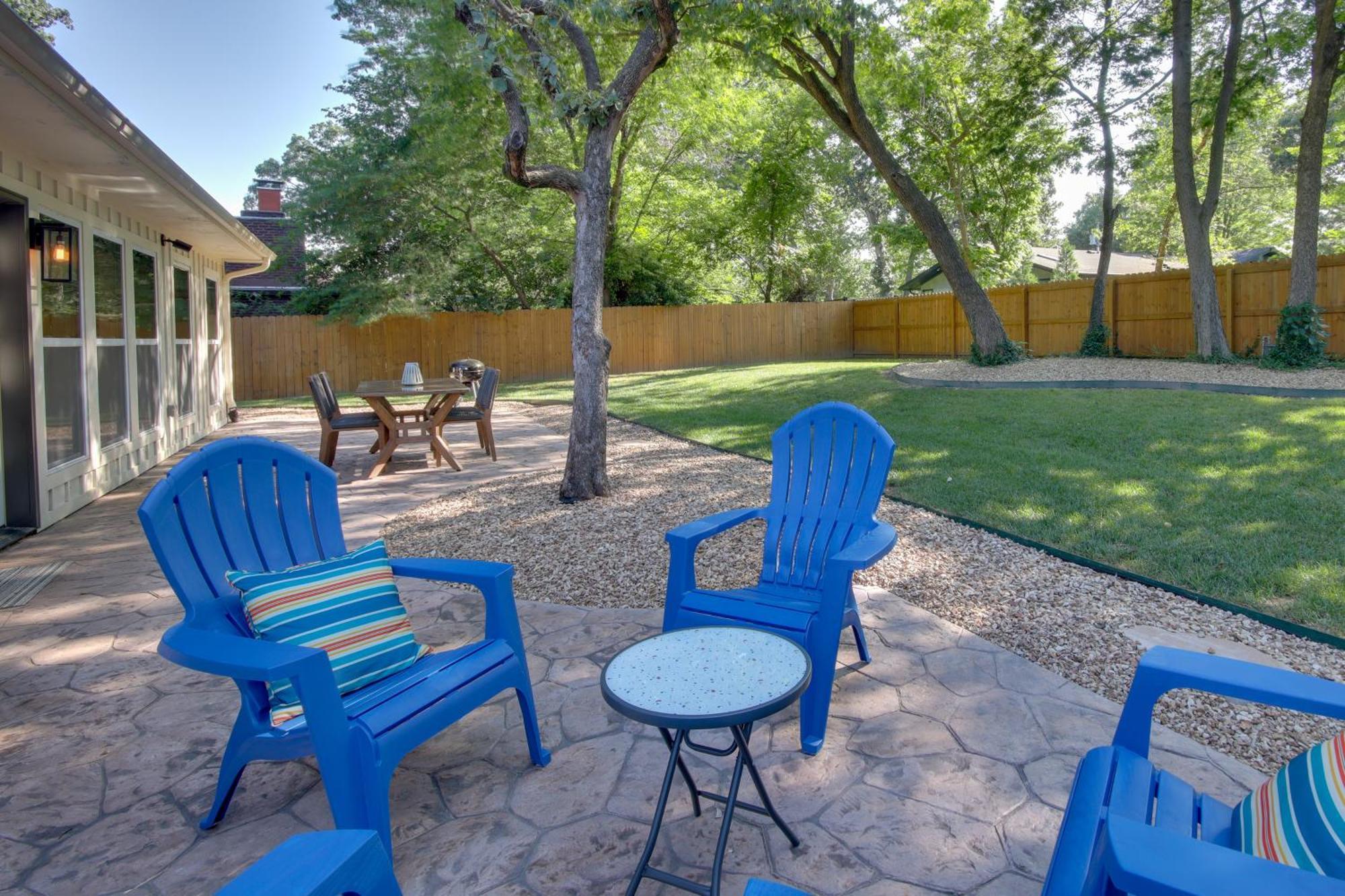Sunny And Chic Retreat With Spacious Yard And Patio! เบนตันวิลล์ ภายนอก รูปภาพ