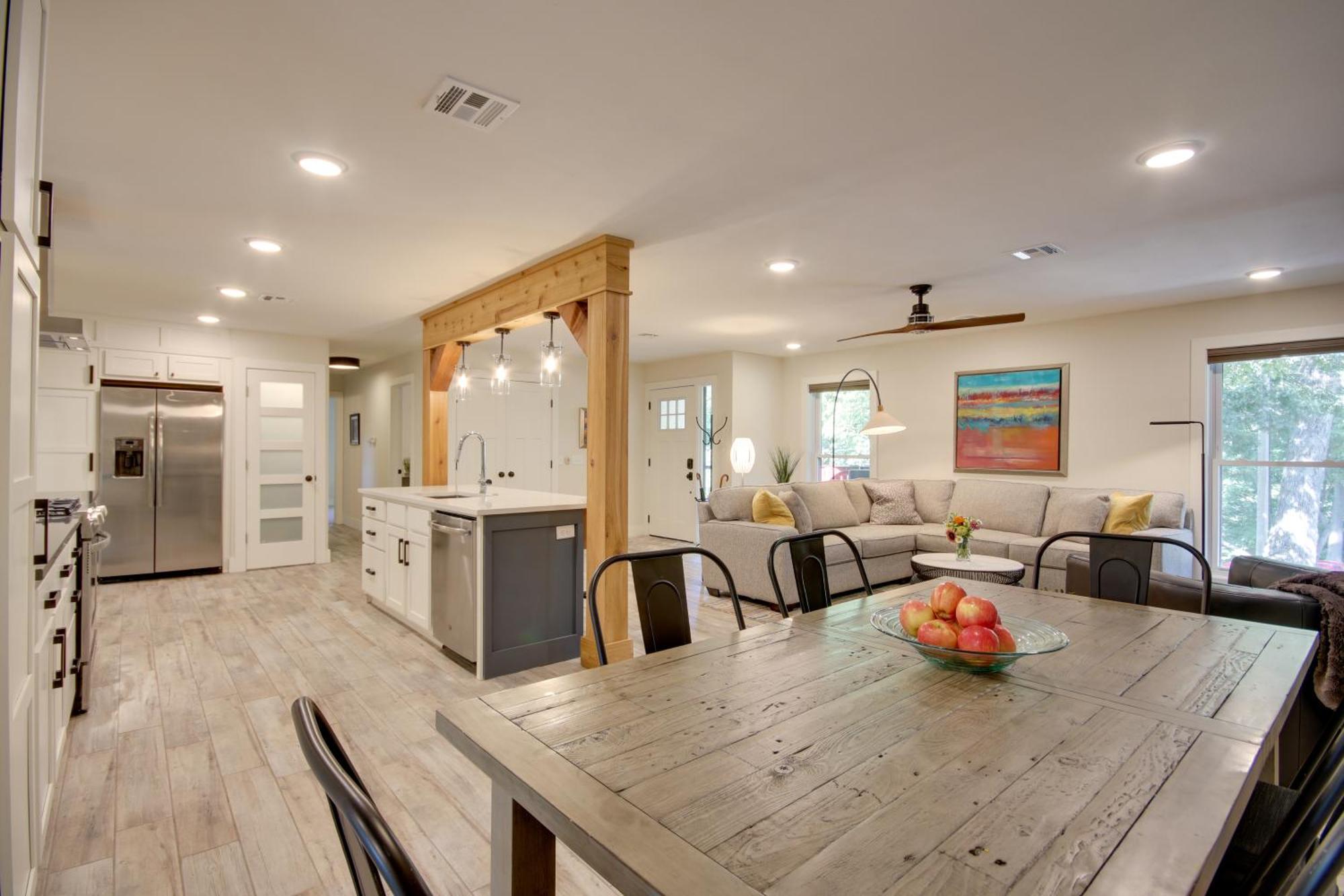 Sunny And Chic Retreat With Spacious Yard And Patio! เบนตันวิลล์ ภายนอก รูปภาพ